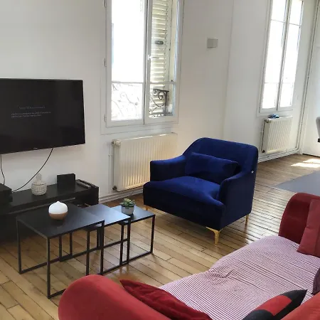 La Tete Dans Les Nuages - Bastille - Gare De Lyon Париж