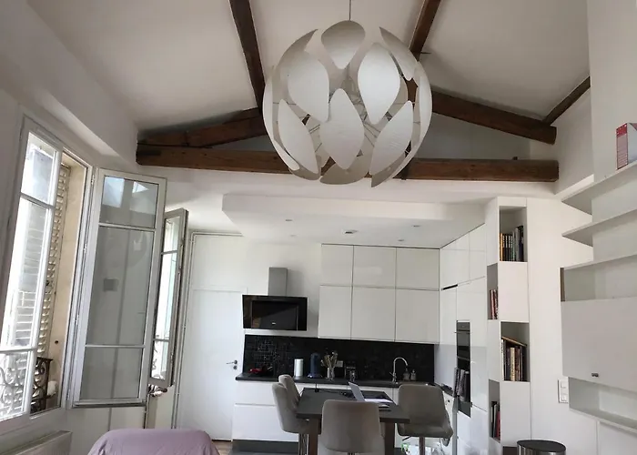 La Tete Dans Les Nuages - Bastille - Gare De Lyon Paris